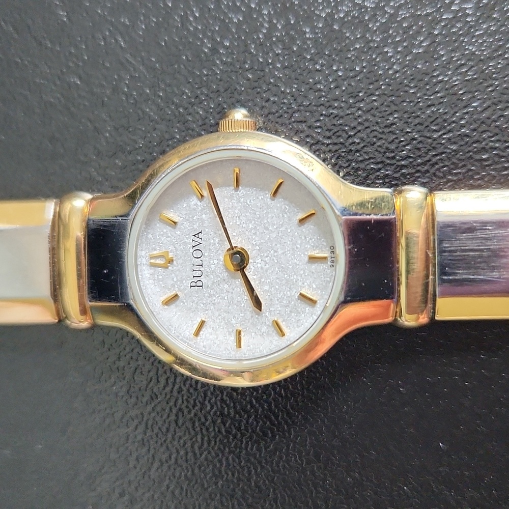 Vinatge Bulova watch 98T30 silver and gold tone watch